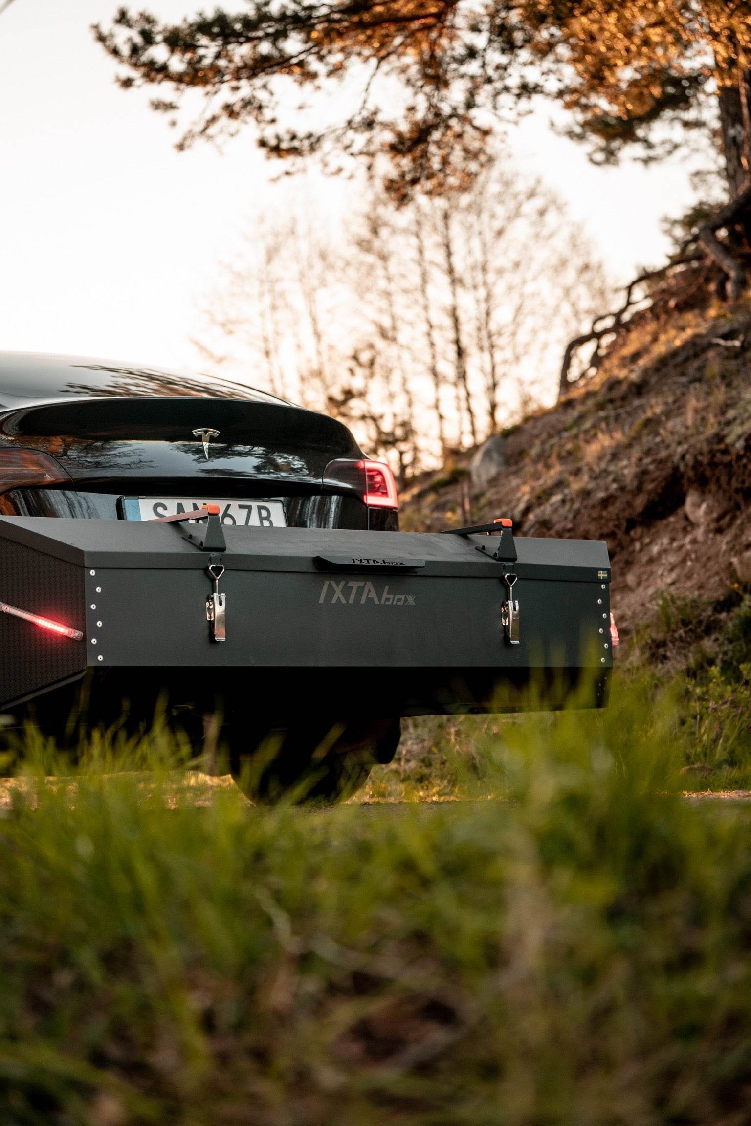 Kaufberatung: Warum eine Gepäckbox für die Anhängerkupplung jede Dachbox schlägt