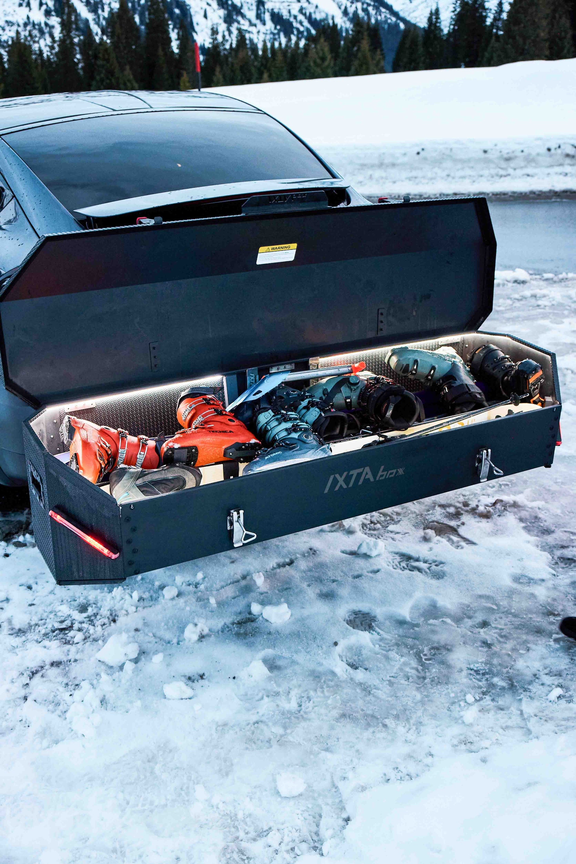 Sådan pakker du smart til skiferien med din IXTAbox bakboks ski