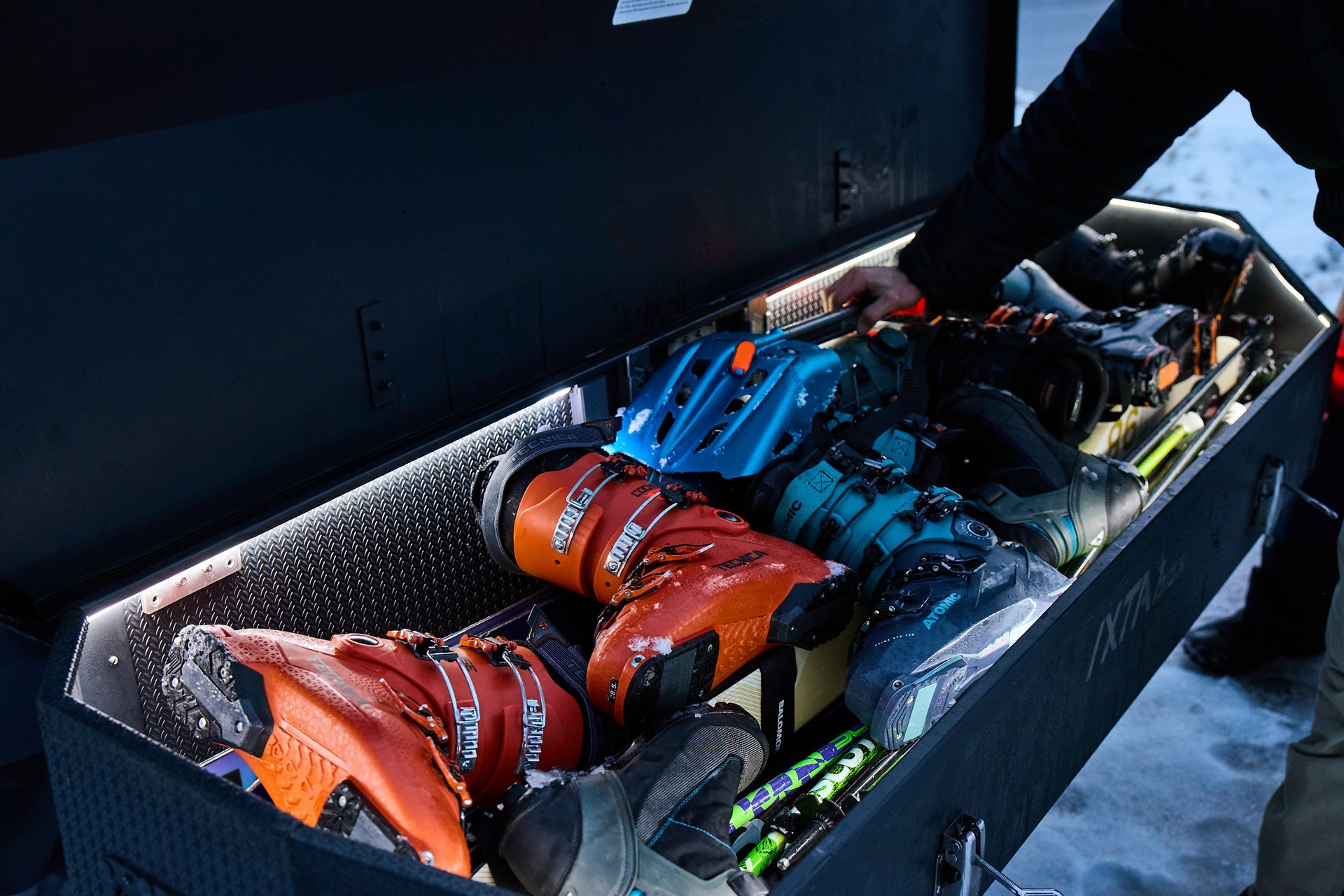 Astuces pour ranger un coffre de toit : pourquoi un coffre d'attelage offre plus d'espace