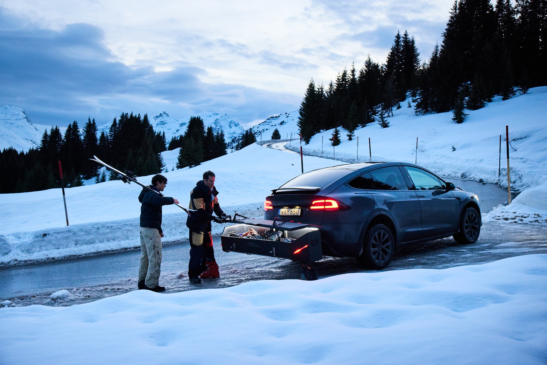 Bakboks tilhengerfeste Tesla Model Y: Din ultimate vinterreisepartner