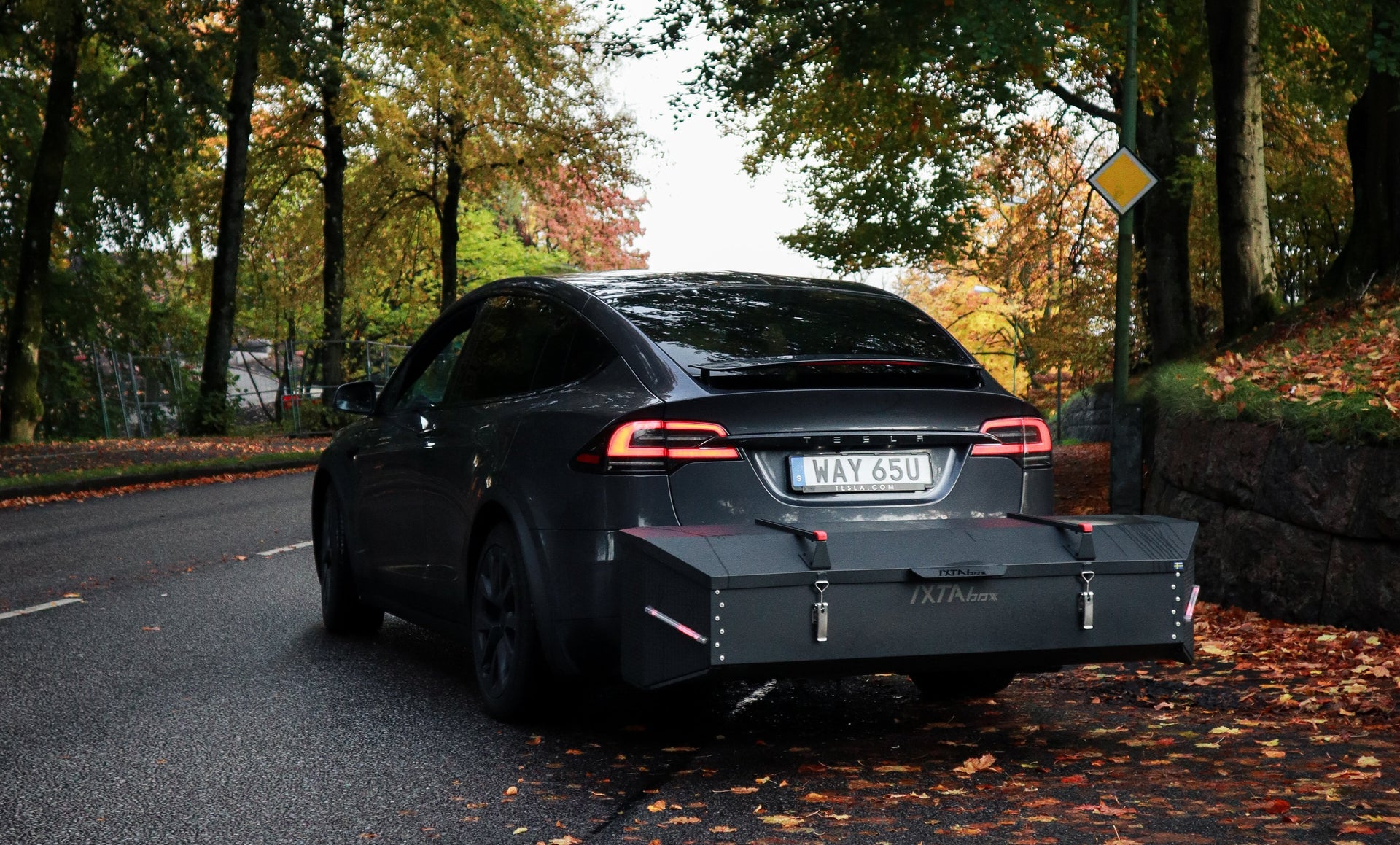 Gør Vinterferien Let med IXTAbox: Bagageboks til Anhængertræk med Skiholder